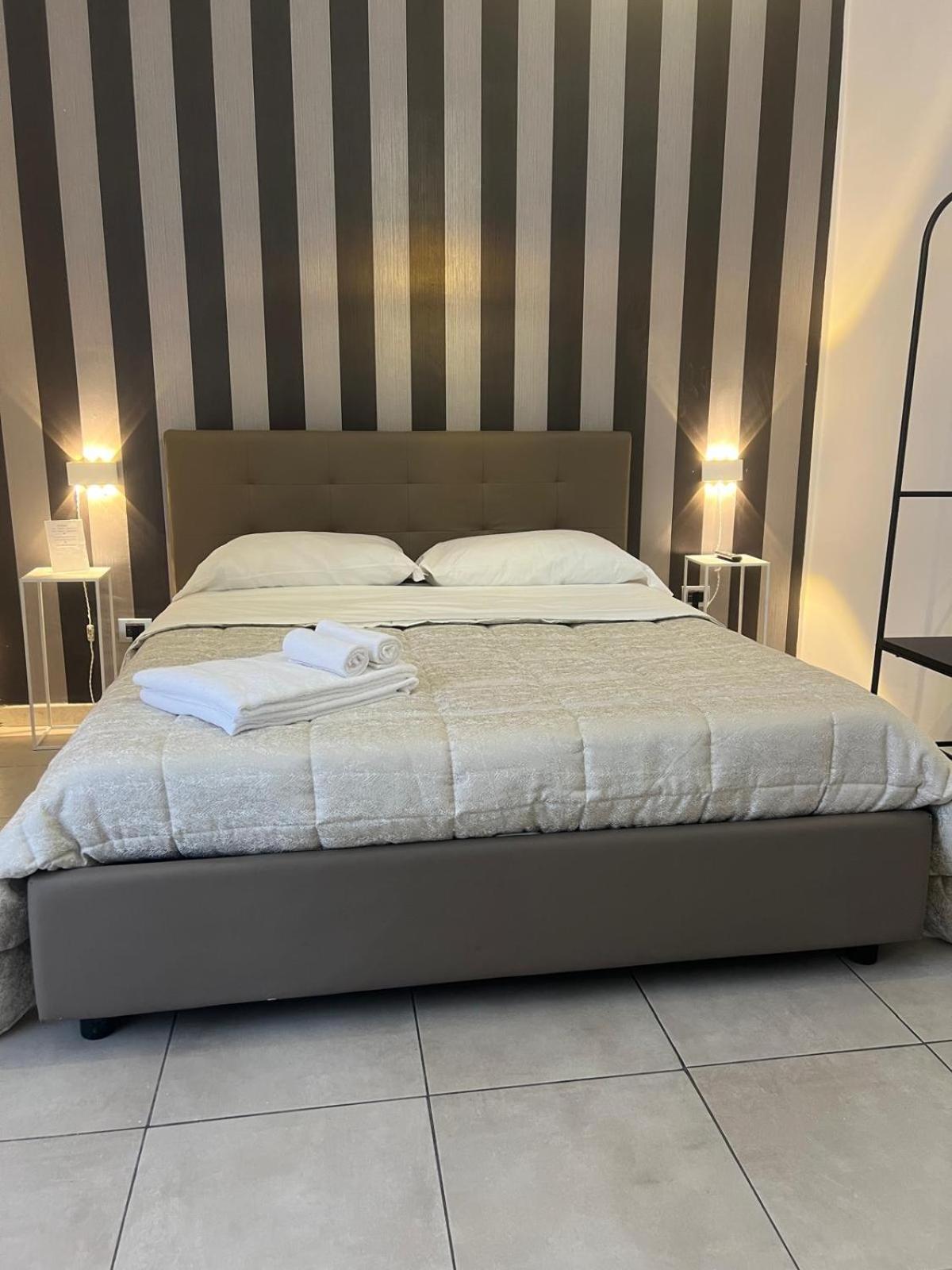 Suite Conte Poderico Neapel Exterior foto